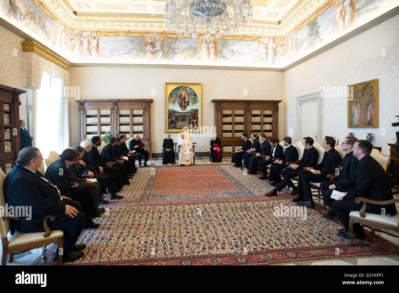 Rom, Italien. Juni 2021. 7. Juni 2021 : Papst Franziskus empfing im Vatikan die Priester des Internat San Luigi dei Francesi in Rom. Quelle: Unabhängige Fotoagentur/Alamy Live News Stockfoto