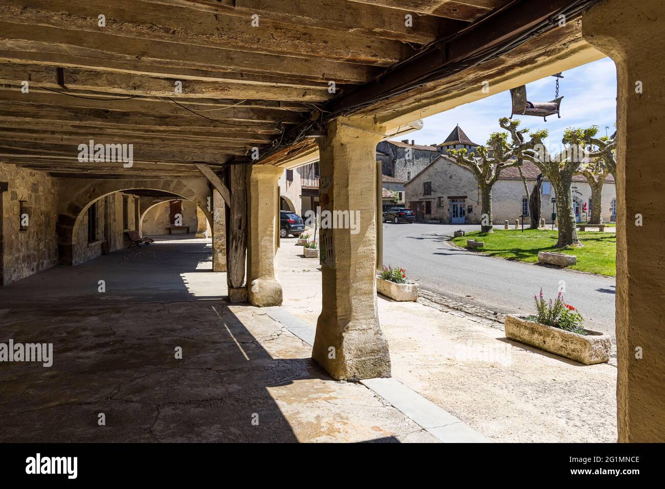 Frankreich, Gers, Sources, beschriftet Les Plus Beaux Villages de France (die schönsten Dörfer Frankreichs), ummauerter Stadtplatz Stockfoto
