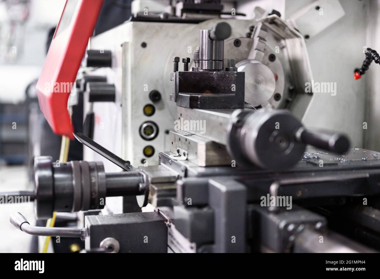 CNC-Drehmaschine und Fräsmaschine. Hochwertige Fotos Stockfoto