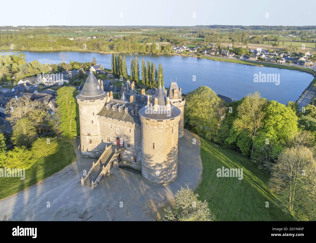 Frankreich, Ille-et-Vilaine, das Schloss von Combourg, in dem der französische Schriftsteller Chateaubriand lebte (Luftaufnahme) Stockfoto