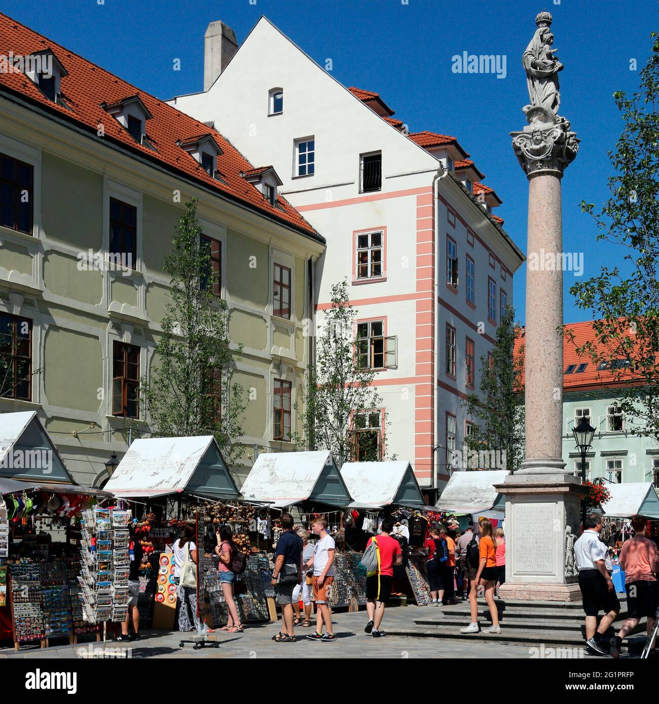 Belebten Markt in SNP-Platz in der Stadt Bratislava, die Hauptstadt der Slowakei in Osteuropa. Stockfoto