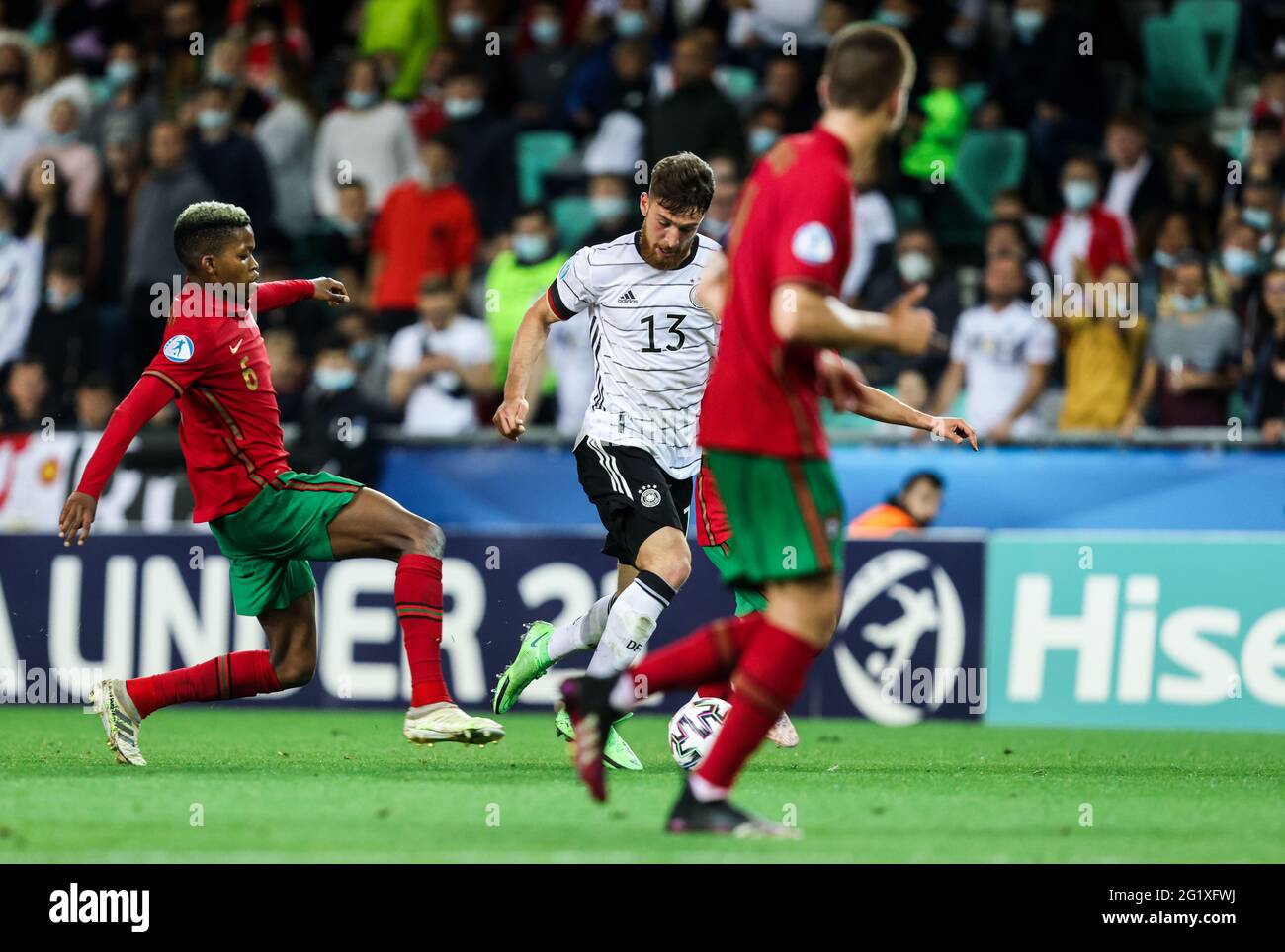 LJUBLJANA, SLOWENIEN - 06. JUNI: Florentino Luis von Portugal gegen Salih Özcan von Deutschland während des UEFA-U-21-Europameisterschaftsfinales 2021 zwischen Deutschland und Portugal im Stadion Stozice am 6. Juni 2021 in Ljubljana, Slowenien. (Foto von Grega Valancic/Sportida/MB Media) Stockfoto