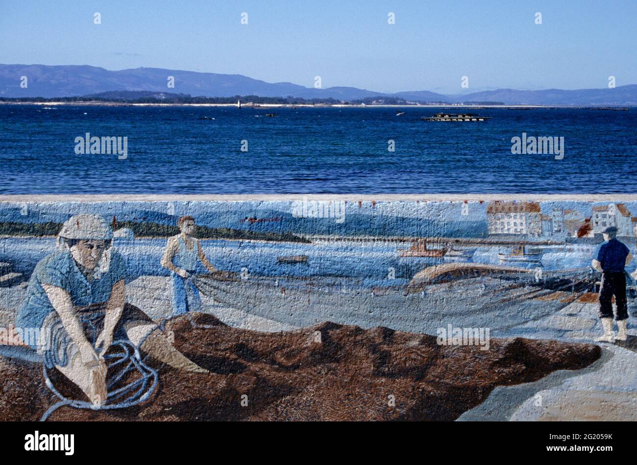 Wandgemälde mit einer Fischerszene, die an die Wand im Fischerdorf El Grove (O Grove), Rias Baixas, Ria de Arousa, Galizien, Spanien gemalt wurde Stockfoto Wandgemälde mit einer Fischerszene, die an die Wand im Fischerdorf El Grove (O Grove), Rias Baixas, Ria de Arousa, Galizien, Spanien gemalt wurde Stockfoto