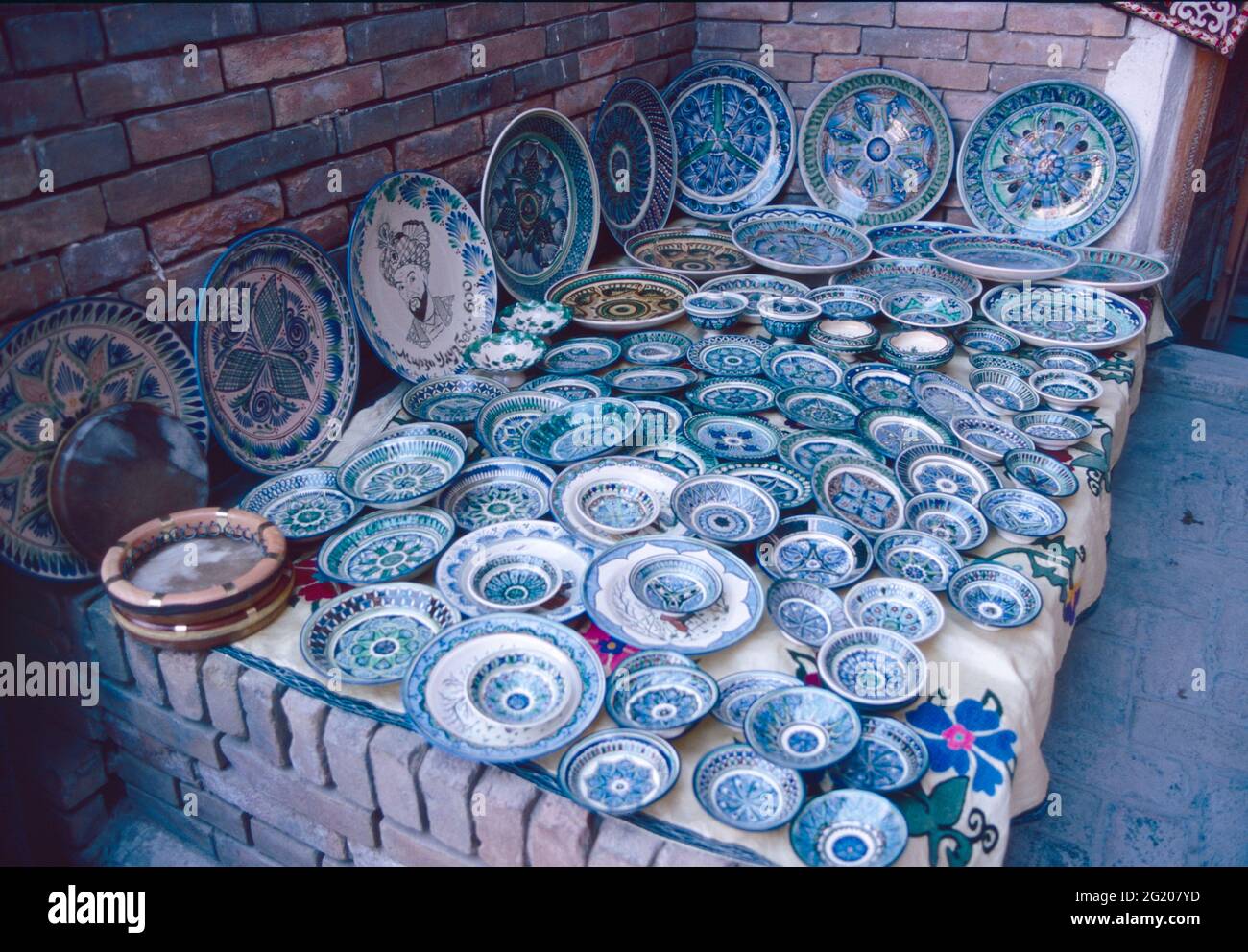 Ausstellung usbekischer Keramikplatten, Samarkand, Usbekistan 2000 Stockfoto