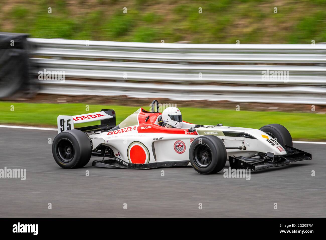 Einzelsitzer, Honda, Pick-up und Sportwagen-Rennen auf dem Oulton Park Raceway Motorsports Track, der Rennstrecke von Keshire Stockfoto