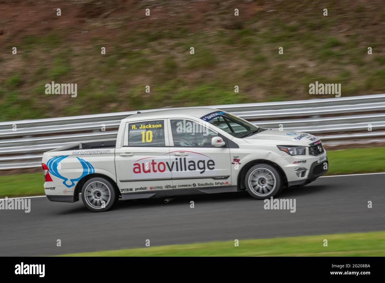 Einzelsitzer, Honda, Pick-up und Sportwagen-Rennen auf dem Oulton Park Raceway Motorsports Track, der Rennstrecke von Keshire Stockfoto