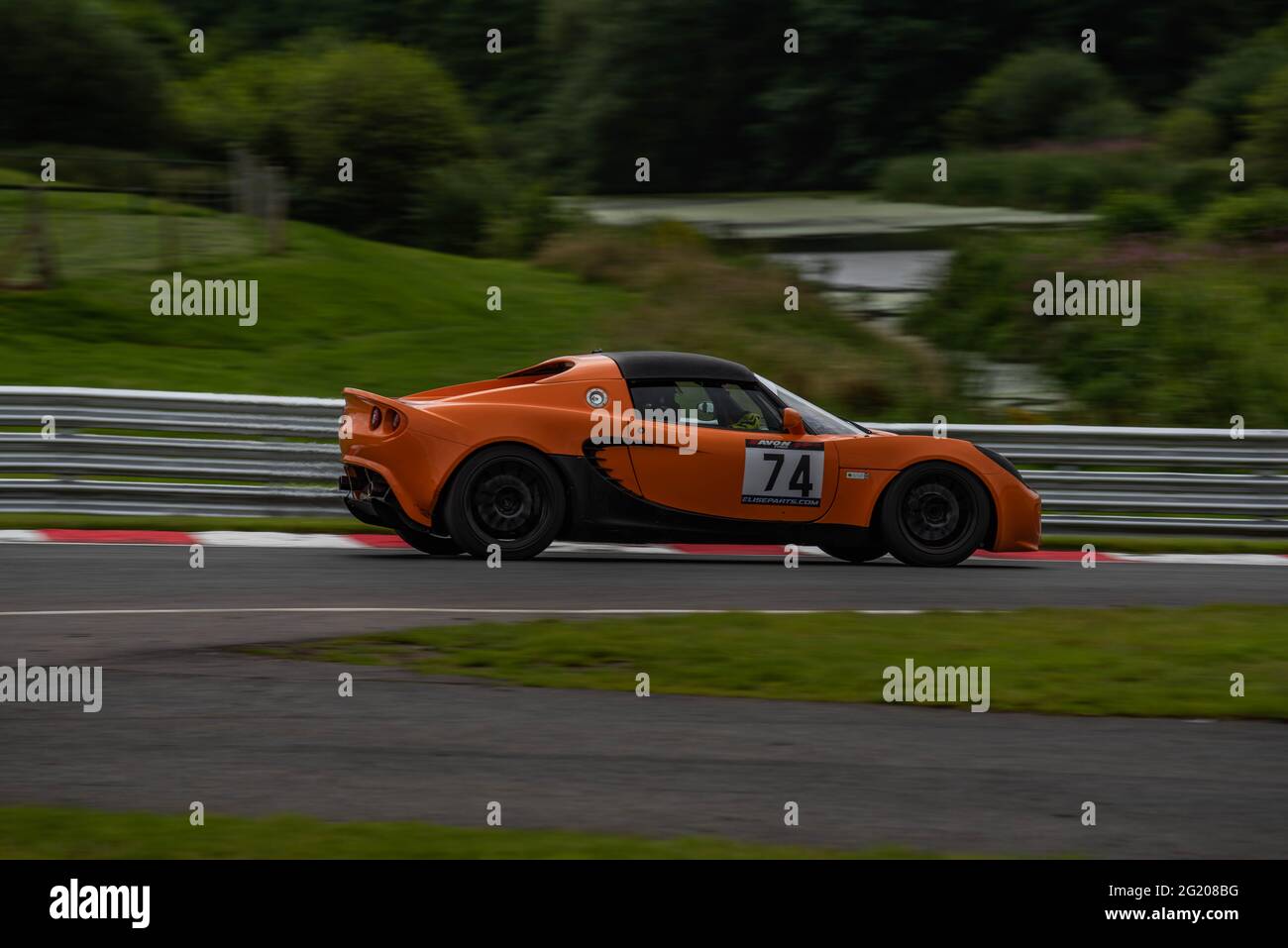 Einzelsitzer, Honda, Pick-up und Sportwagen-Rennen auf dem Oulton Park Raceway Motorsports Track, der Rennstrecke von Keshire Stockfoto