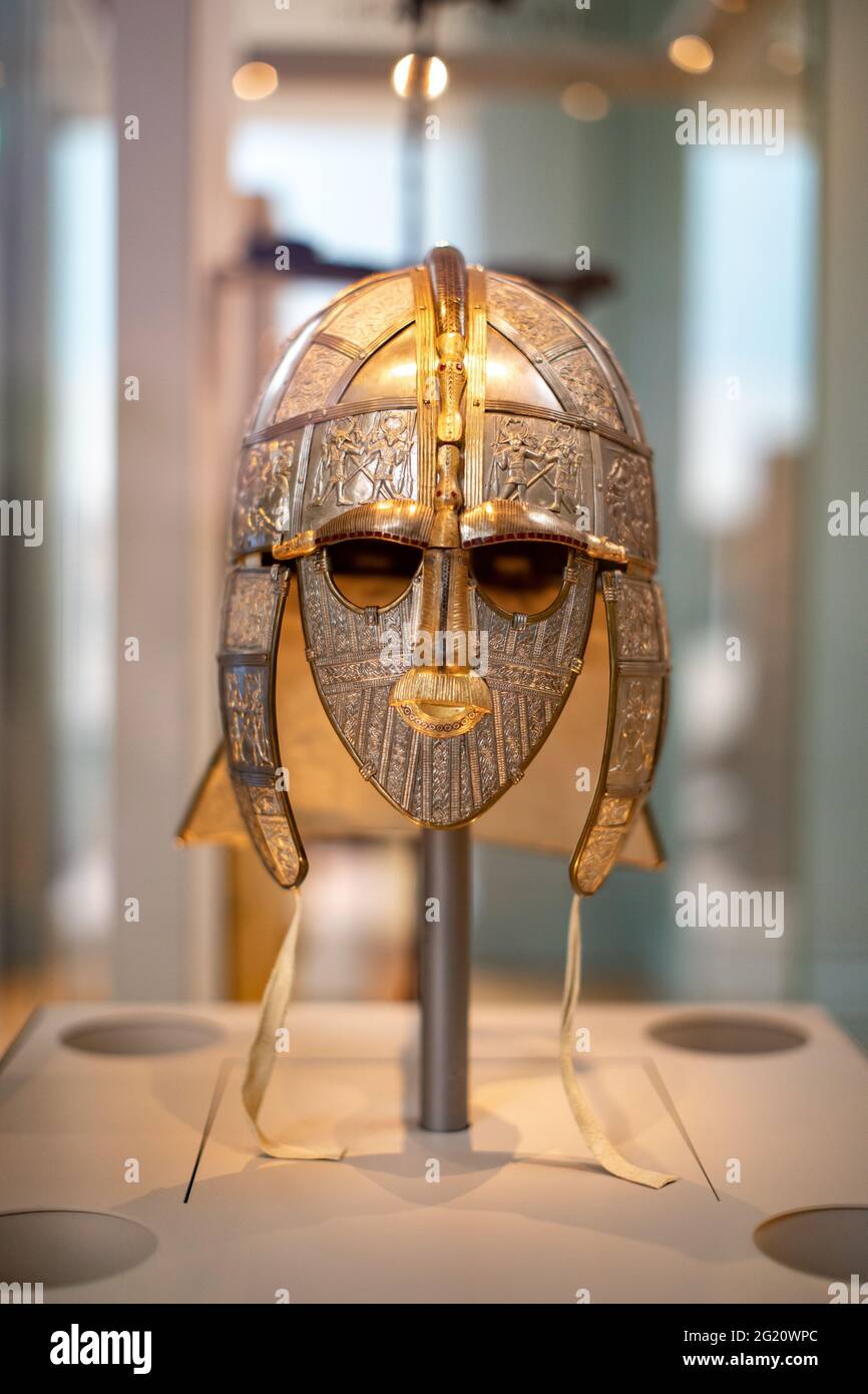 Eine Nachbildung des Sutton Hoo Helms, The British Museum, London UK Stockfoto