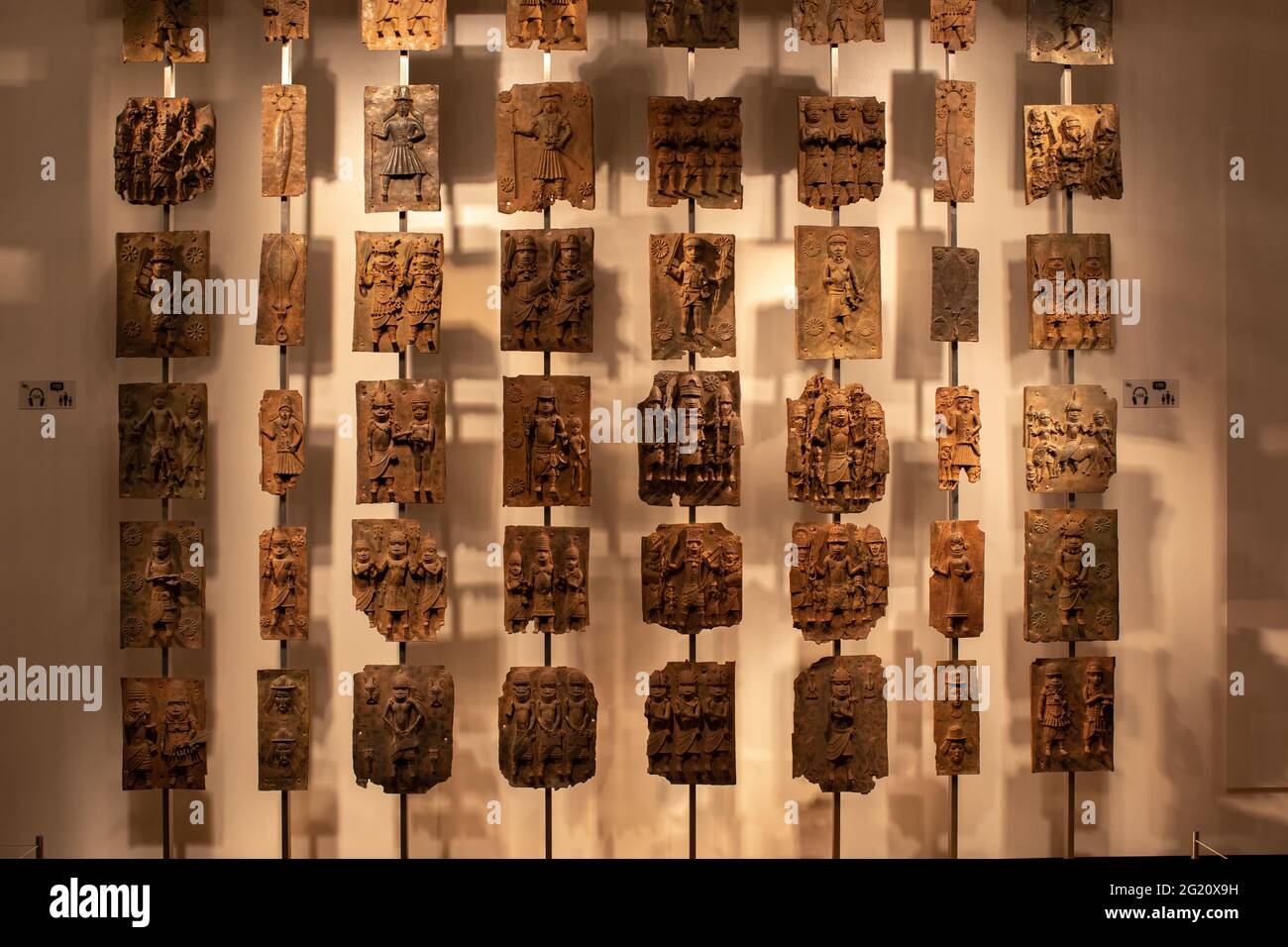 Die Benin Bronzes, Das British Museum, London, Großbritannien Stockfoto