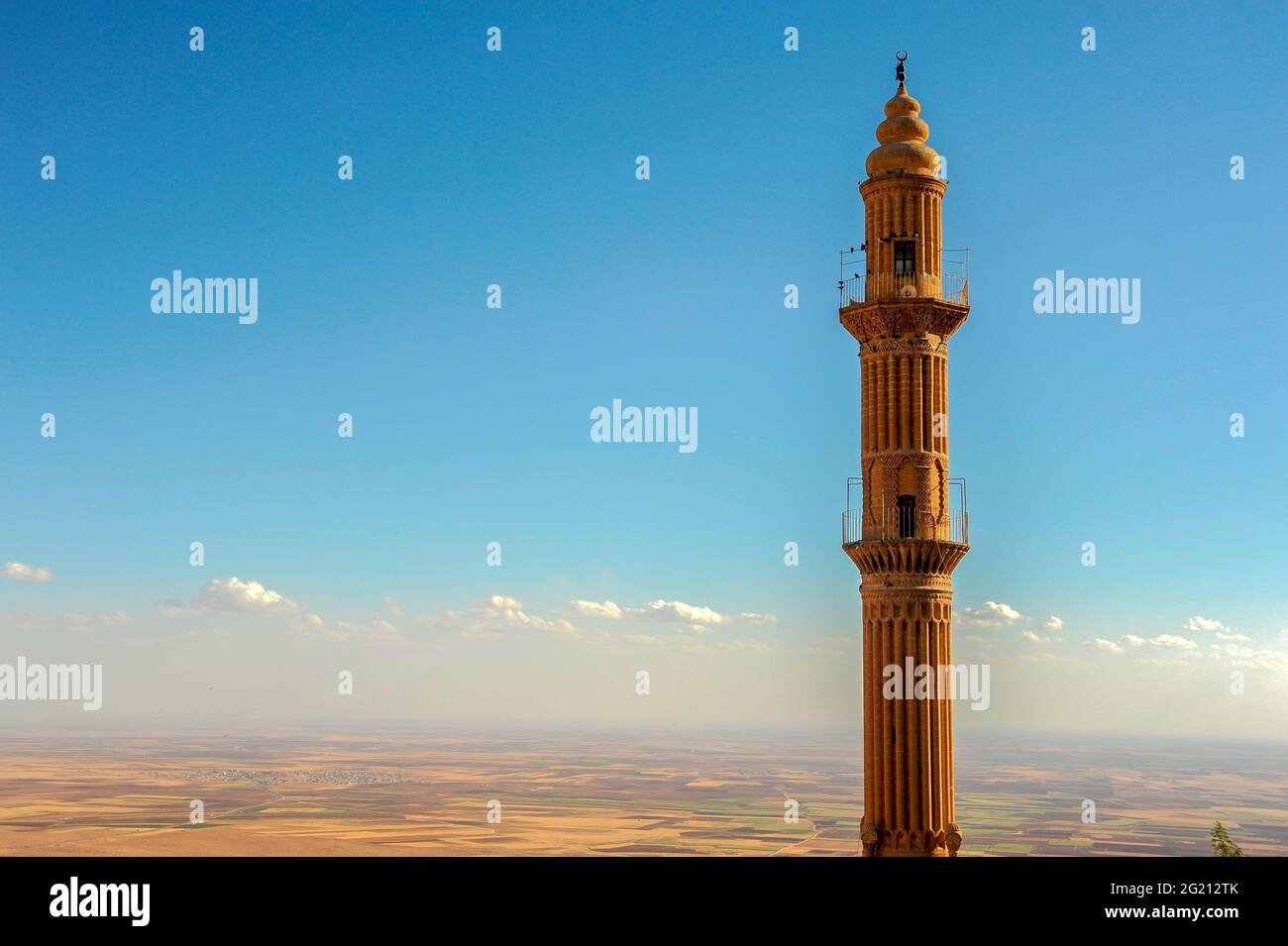 Mardin-Sehidiye-Moschee im Hintergrund Mesopotamien, Mardin, Türkei Stockfoto