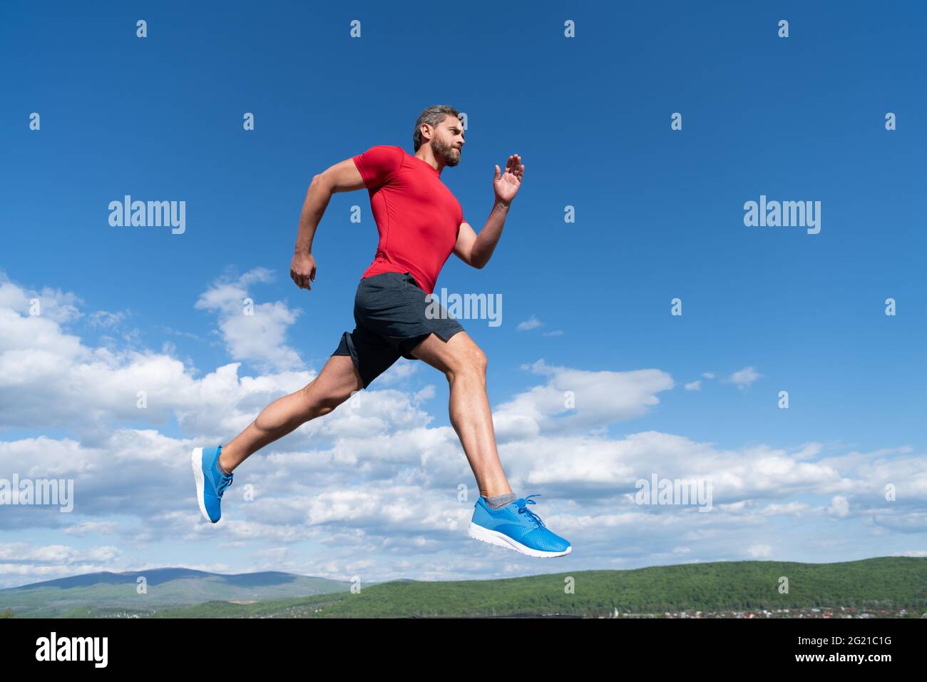 Herausforderung und Wettbewerb. marathongeschwindigkeit. Sportathlet schnell laufen, um zu gewinnen. Stockfoto
