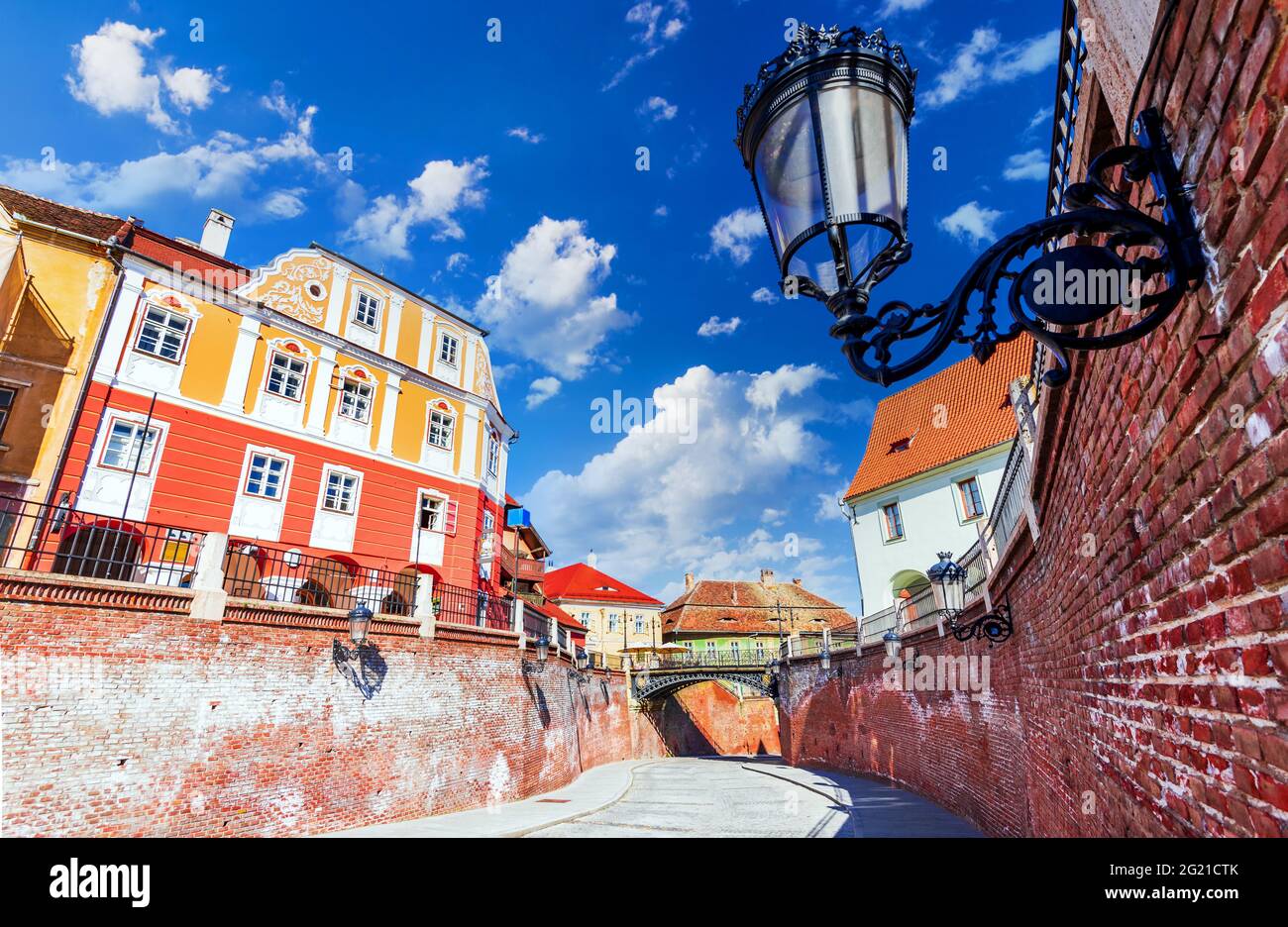 Sibiu, Rumänien. Historische Innenstadt der mittelalterlichen sächsischen Stadt in Siebenbürgen, Reise-Website in Osteuropa. Berühmte Liar's Bridge. Stockfoto