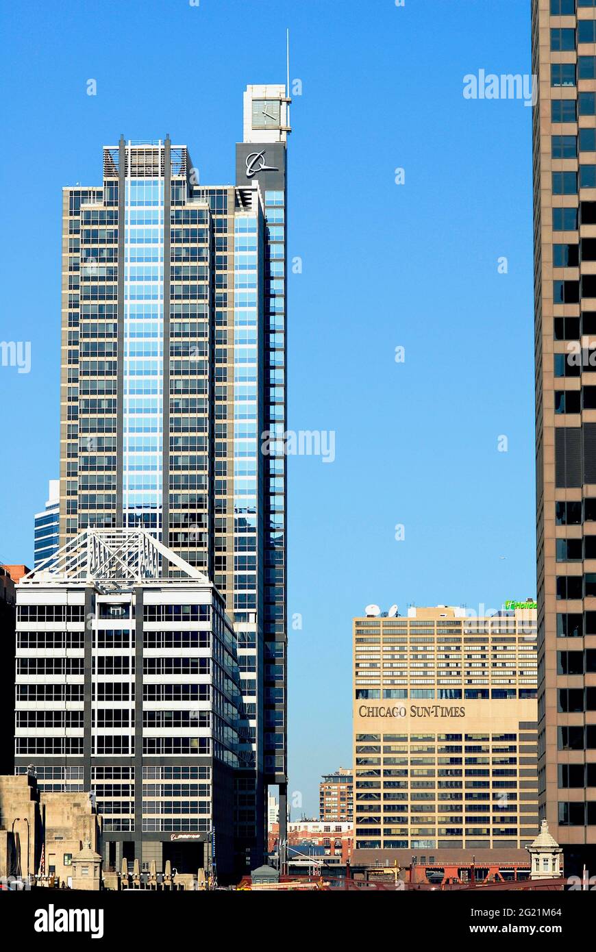 Der internationale Hauptsitz der Boeing Company und die Gebäude der Chicago Sun-Times sind bekannte Wahrzeichen in der Innenstadt von Chicago, Illinois. Stockfoto