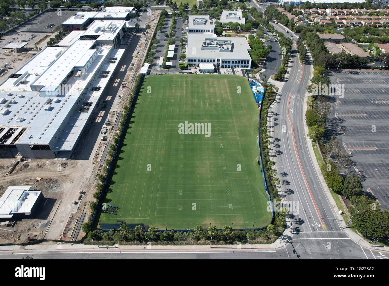 Eine Luftaufnahme des Hoag Performance Center, Sonntag, 5. Juni 2021, in Costa Mesa, Calif. Der Standort ist die Los Angeles Chargers Trainingseinrichtung und Stockfoto