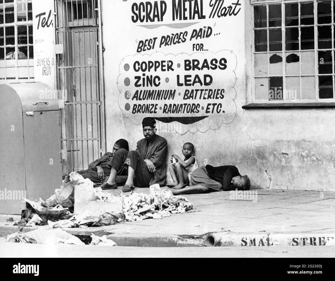 Geographie/Reisen, Südafrika, Johannesburg, Soweto, arme Menschen in ftnt eines scap-Metallmarkts, ZUSÄTZLICHE RECHTE-CLEARANCE-INFO-NOT-AVAILABLE Stockfoto