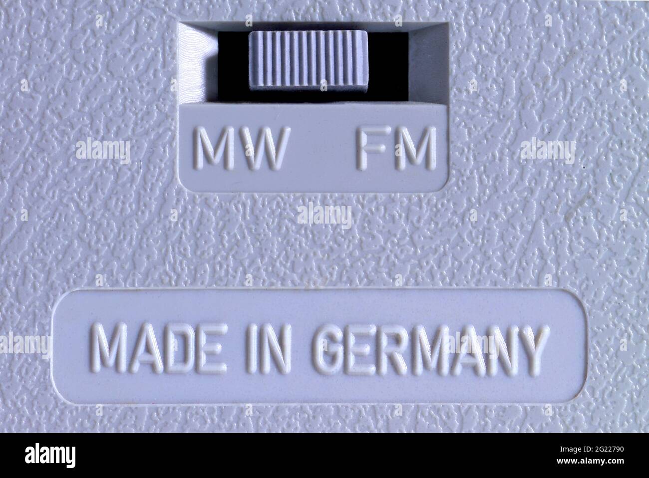 Rundfunk, Radio, Technik, Symbolbild, Made in Germany, Rückseite eines alten Siemens-Funkgerätes, ZUSÄTZLICHE-RIGHTS-CLEARANCE-INFO-NOT-AVAILABLE Stockfoto