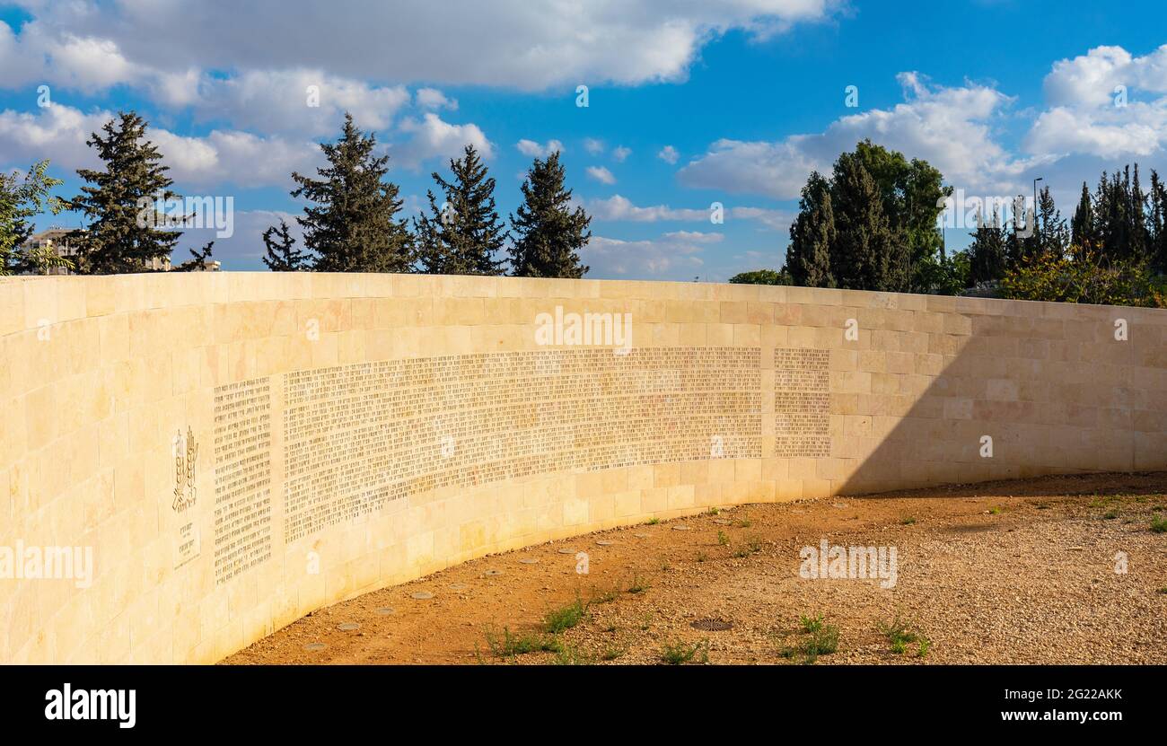 Jerusalem, Israel - 14. Oktober 2017: Unabhängigkeitsdenkmal der Harel Brigade an der Rothschild-Straße neben dem Sacker Park im Givat RAM-Viertel Stockfoto