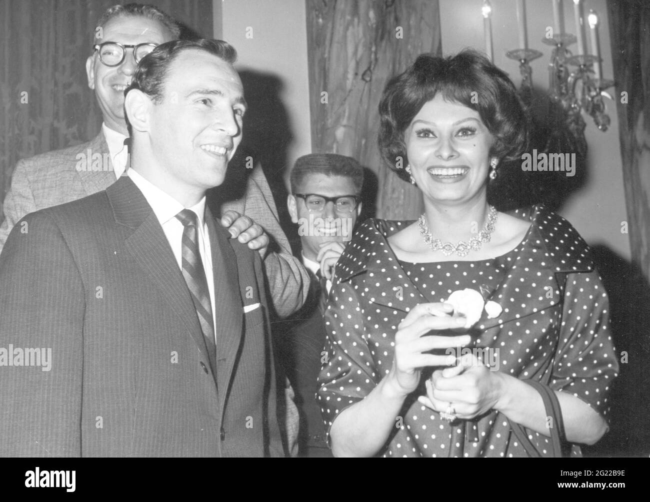 Loren, Sophia, * 20.9.1934, italienische Schauspielerin, halbe Länge, Auf der Pressekonferenz, Anfang der 1960er Jahre, ZUSÄTZLICHE-RIGHTS-CLEARANCE-INFO-NOT-AVAILABLE Stockfoto