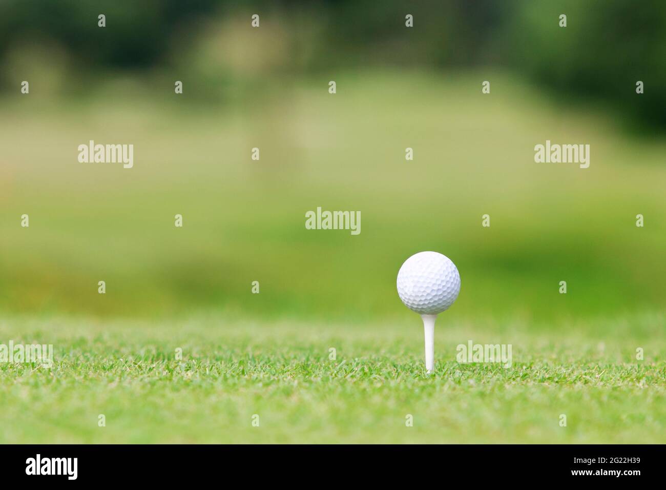 Golfball auf einem t-Shirt Stockfoto