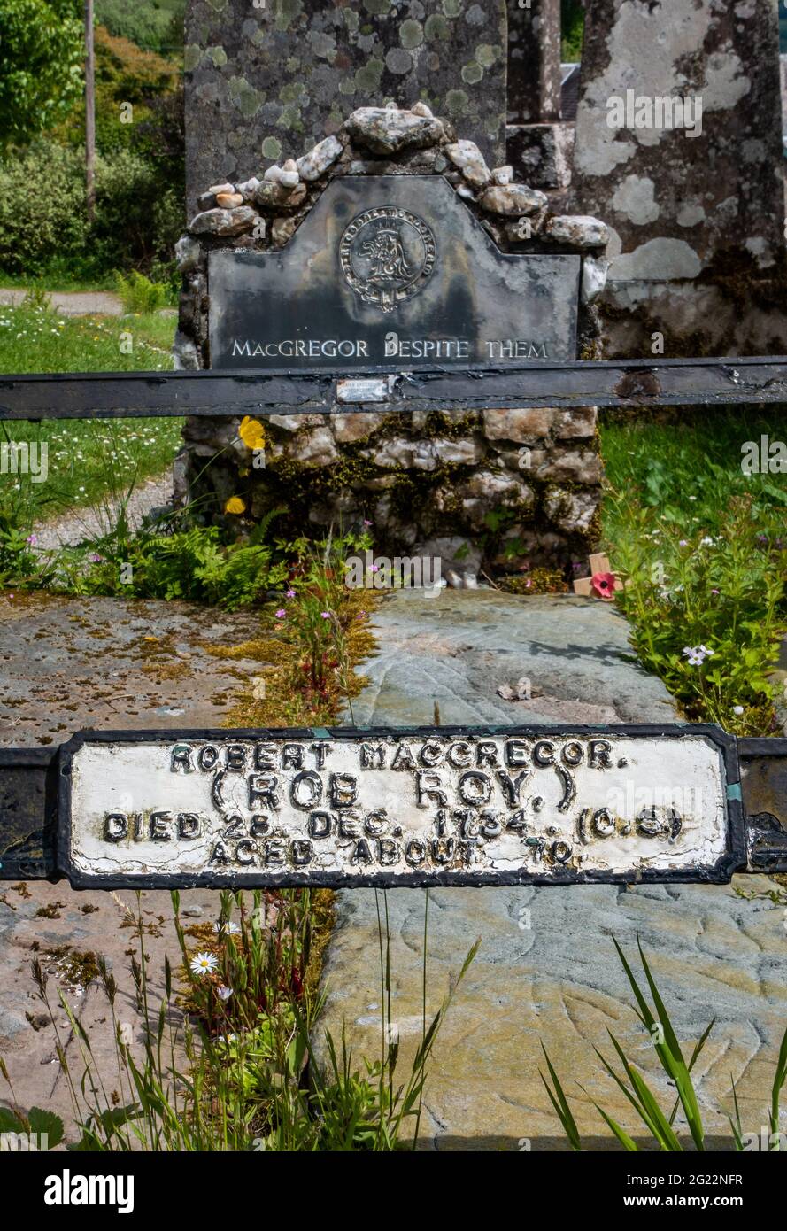 Das Grab des ehemaligen Outlaw- und Volkshelden Rob Roy MacGregor in Balquhidder, Schottland Stockfoto