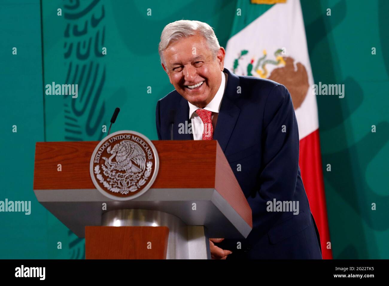 Nicht exklusiv: MEXIKO-STADT, MEXIKO - 7. JUNI: Der mexikanische Präsident Andres Manuel Lopez Obrador spricht während des täglichen Briefings über den Vormarsch des Mexikaners Stockfoto