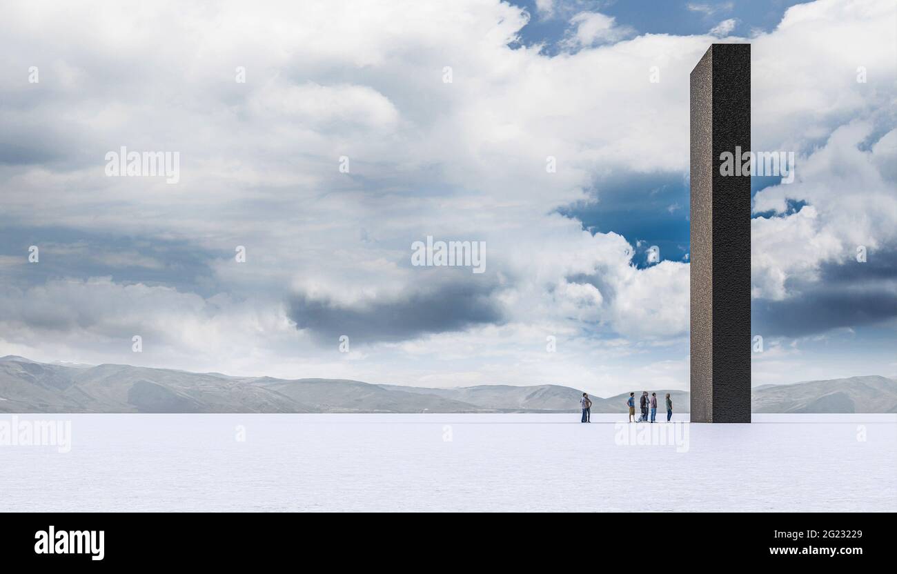 Großer schwarzer Monolith in der Wüste und eine Gruppe von Menschen warten. 3d-Rendern von Bildern und Modellen Stockfoto