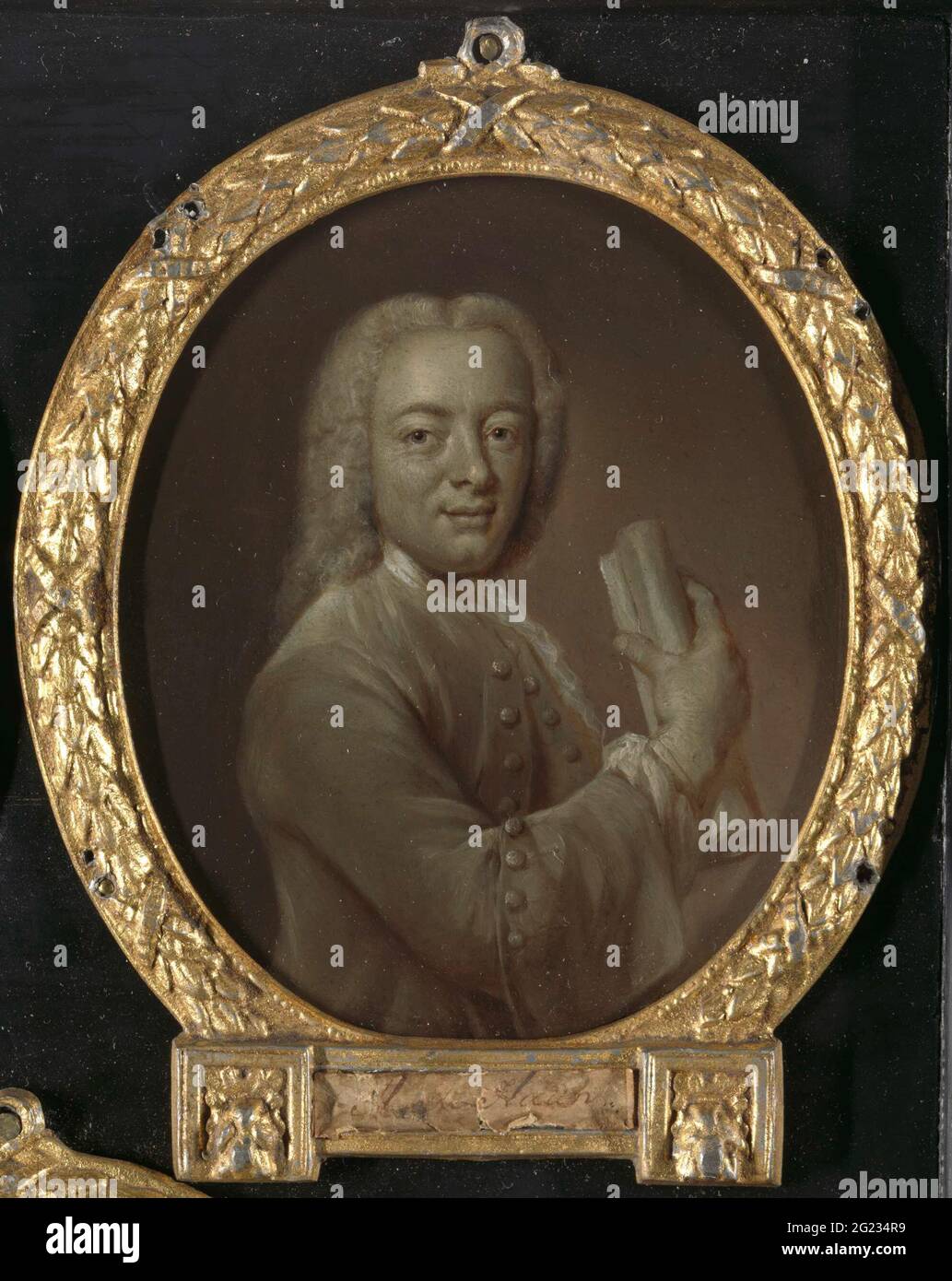 Porträt von Bernardus de Bosch I, Dichter und Kunstpatron in Amsterdam. Porträt von Bernardus de Bosch I (1709-86), Dichter und Kunstschützer in Amsterdam. Seine Hälfte in einem Oval, eine Papierrolle in der rechten Hand. Anhänger von SK-A-792. Stockfoto