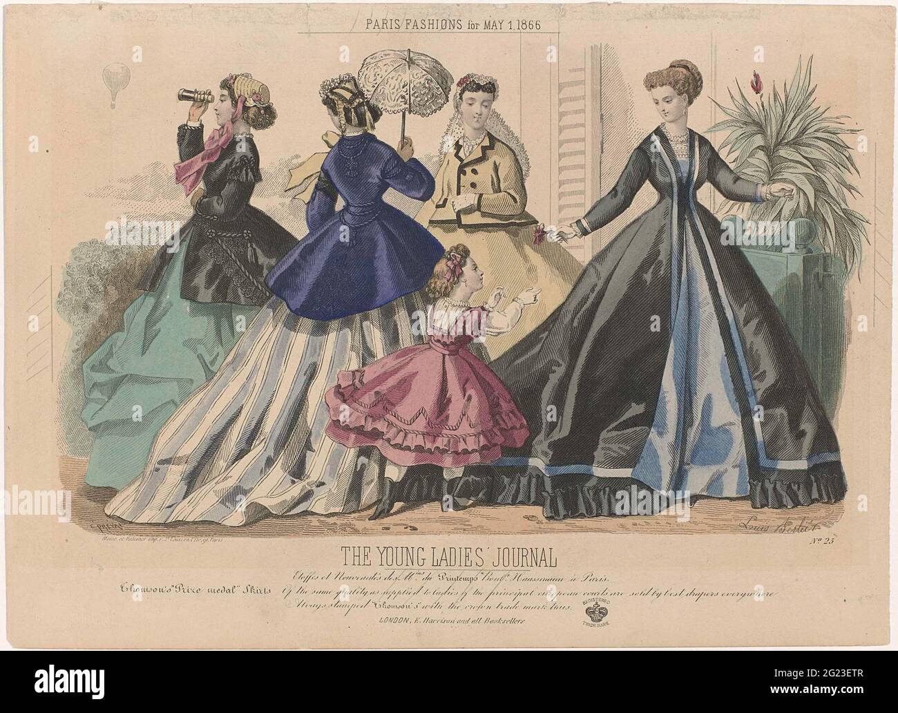 The Young Ladies' Journal, Paris Fashions, 1. Mai 1866, Nr. 25: Etoffes et Nouvautés (...). Vier Frauen und ein Mädchen in verschiedenen Mänteln, (Crinlone) Röcken und Kleidern. Eine Frau schaut mit einem Fernglas auf einen Ballon. Der Bildunterschrift zufolge sind diese Modi aus Paris für den 1. Mai 1866 bestimmt. Die Stoffe und 'Nouvautes' stammen aus den 'Magasins du Printemps'. Die (Crinolin-) Röcke oder „thomson's' Prize Medal' Röcke“ sind von gleicher Qualität, wenn sie an Damen vom führenden europäischen Gericht geliefert werden. Sie werden von den besten Stoffgeschäften verkauft und sind immer mit der gleichen Marke mit Krone ausgestattet. Drucken vom fas Stockfoto