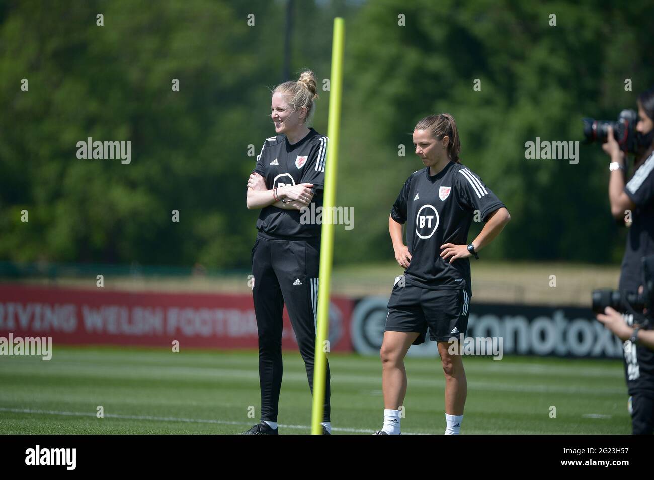 Wales Womens National Team Training, Cardiff, 8. Juni 2021. Das Wales Womens Team trainiert vor dem Spiel gegen Schottland. Kredit: Andrew Dowling/Alamy Live Nachrichten Stockfoto