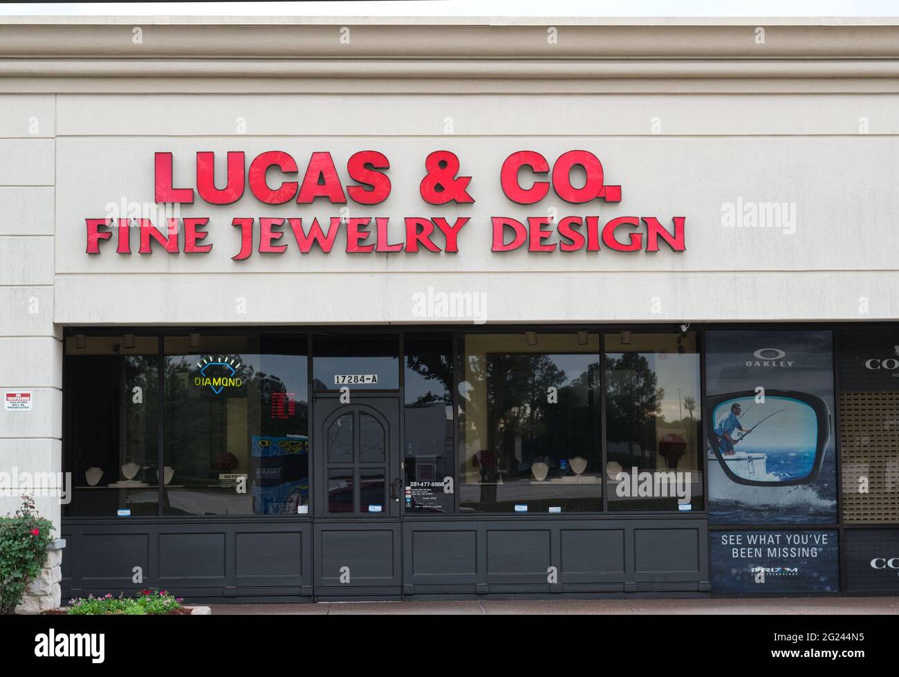 Houston, Texas USA 05-14-2021: Lucas and co. Fine Jewelry Design Schaufenster in Houston, TX. Kleines Geschäft in der Gegend von Harris County. Stockfoto