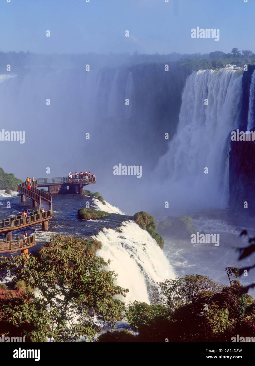 Argentinien, Misiones Provinz, Iguacu Nationalpark, landschaftlich schöner Blick auf die Iguacu Wasserfälle Stockfoto