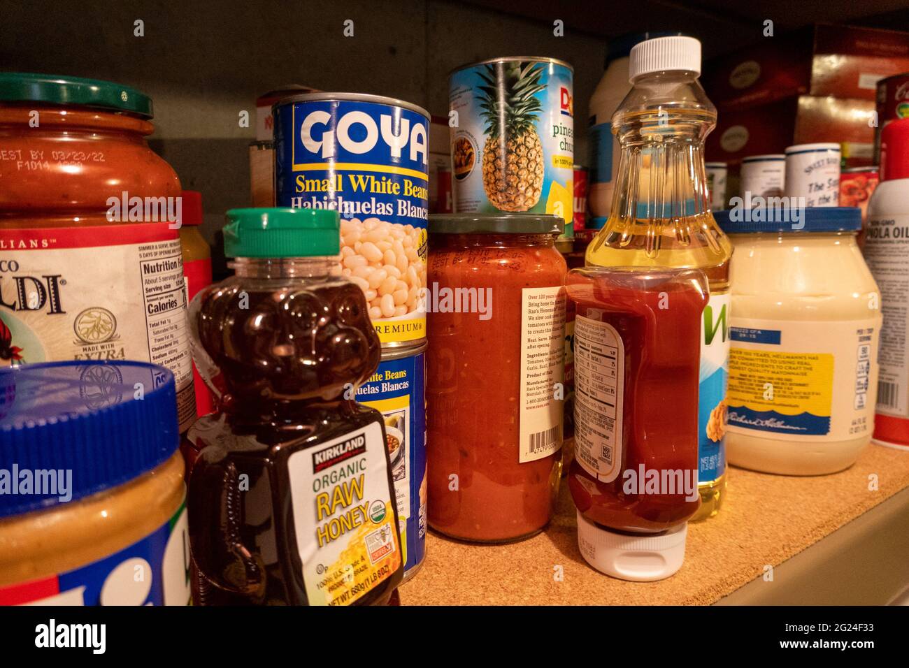 Ordentlich arrangierte Wohn-Food Pantry, USA Stockfoto