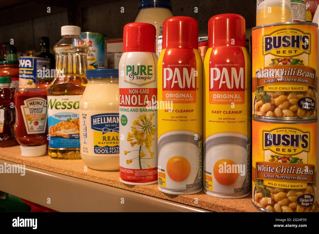 Ordentlich arrangierte Wohn-Food Pantry, USA Stockfoto