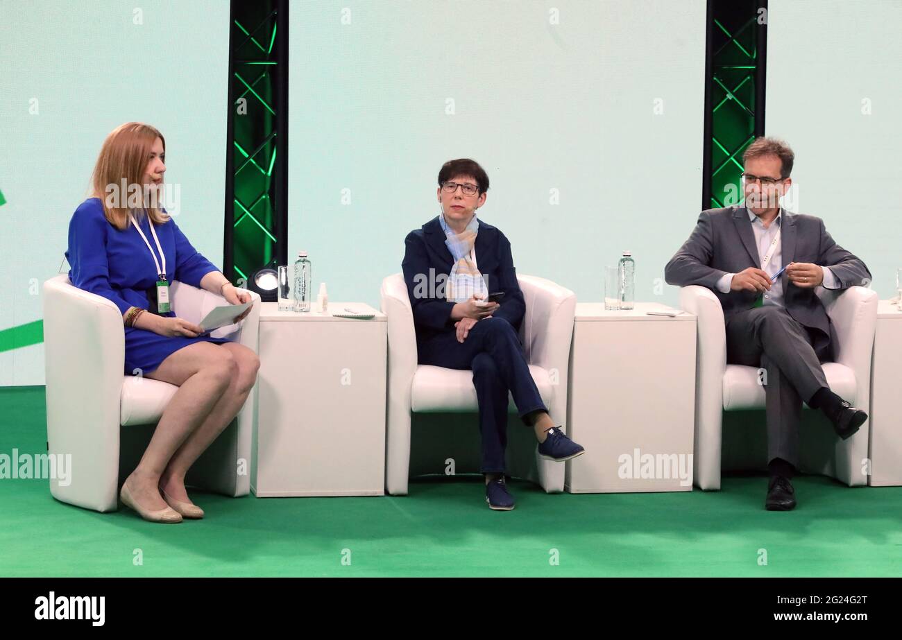 KIEW, UKRAINE - 8. JUNI 2021 - die Teilnehmer nehmen an der Konferenz „Democracy in Action: Zero Corruption“ in Kiew, der Hauptstadt der Ukraine, Teil. Stockfoto