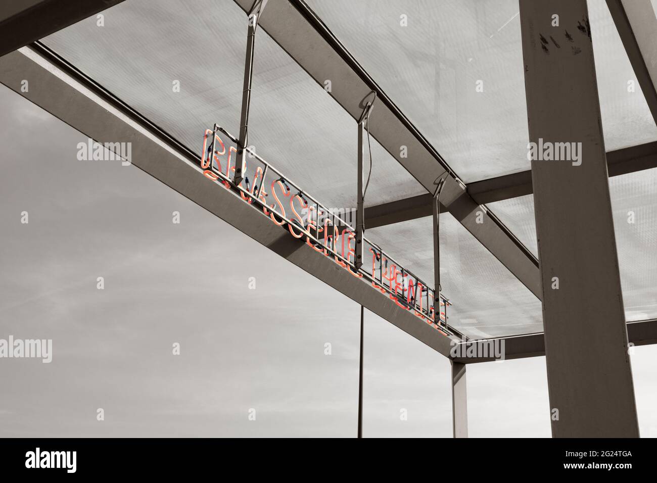 Europa, Luxemburg, Luxemburg-Stadt, Limpertsberg, Schild am Eingang zum „Brasserie Theatre“ beim Grand Theatre Stockfoto