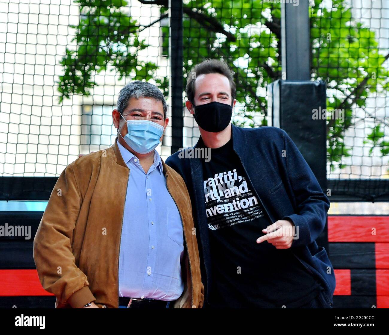 L'Atlas und Jerome Coumet, Bürgermeister des 13. Arrondissements, nahmen an der Einweihung des TEP Vincent Auriol (Sportplatz Vincent Auriol) durch L’ATLAS in Paris, Frankreich, am 08. Juni 2021 Teil. Foto von Karim Ait Adjedjou/Avenir Pictures/ABACAPRESS.COM Stockfoto