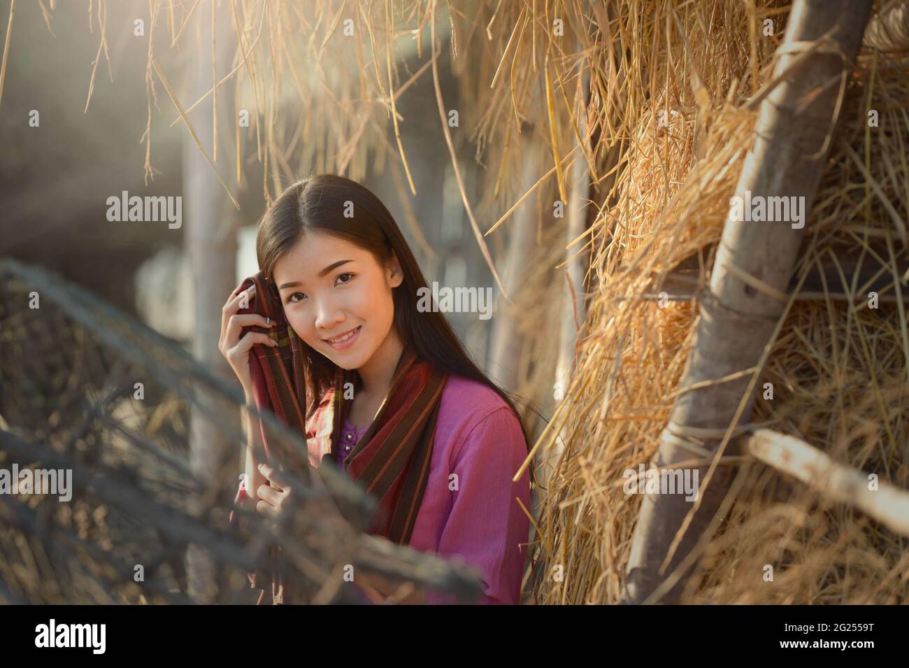 Porträt einer schönen Frau auf einem Bauernhof, Thailand Stockfoto