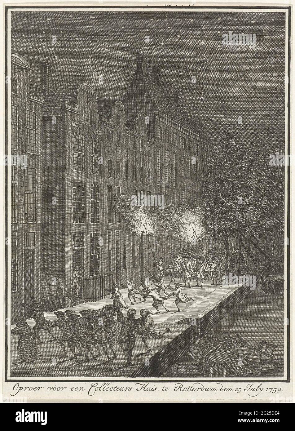 Plünderung des Sammlerhauses in Rotterdam, 1759; Real für ein Sammlerhaus in Rotterdam den 25. Juli 1759. Real mit der Plünderung des Hauses eines (Steuer-)Sammlers zu einem Kanal in Rotterdam, 25. Juli 1759. Nachtszene, in der der Schutterij die Plünderer antreibt. Stockfoto