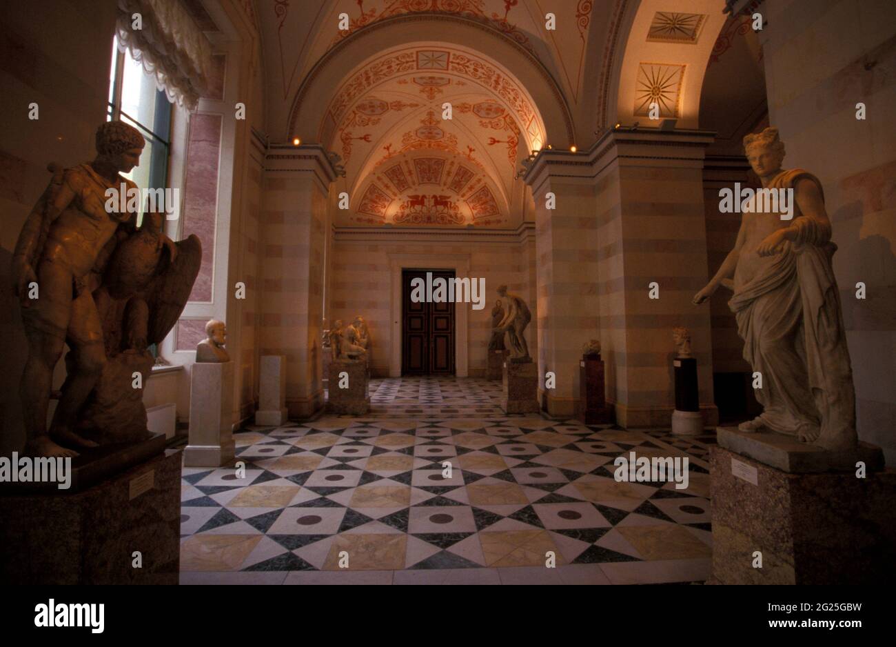 Saal der römischen Skulpturen in der Eremitage, Sankt Petersburg, Russland. Stockfoto
