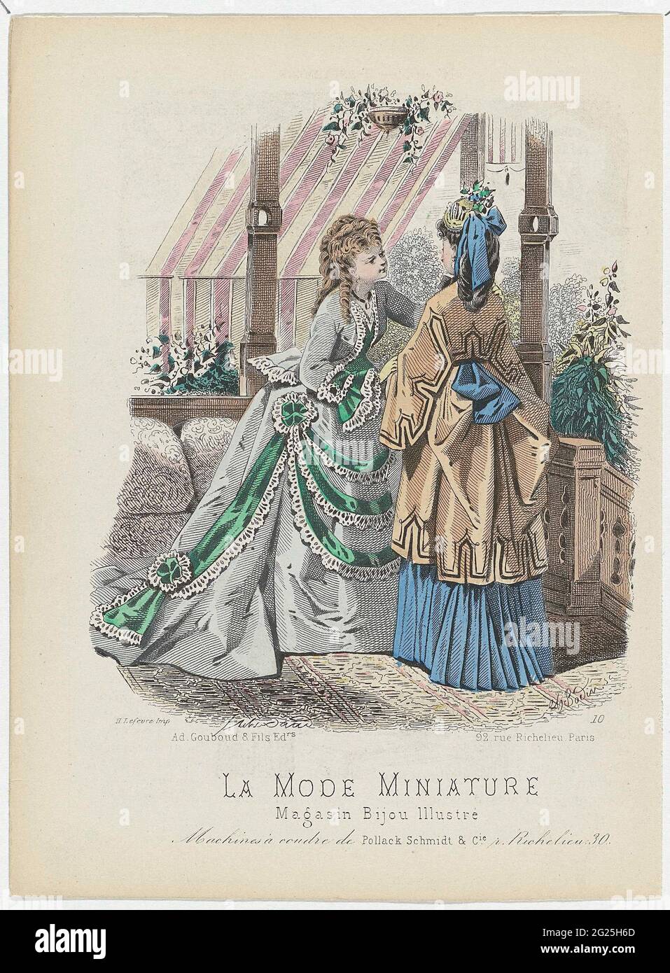 La Mode Miniature, 1872, No. 10: Machines à COUDR (...). Zwei Frauen sind draußen auf einer Plattform, in Kleidern mit Tournure gekleidet. Drucken aus dem La Mode Miniature Mode Magazin (1872-1873). Stockfoto