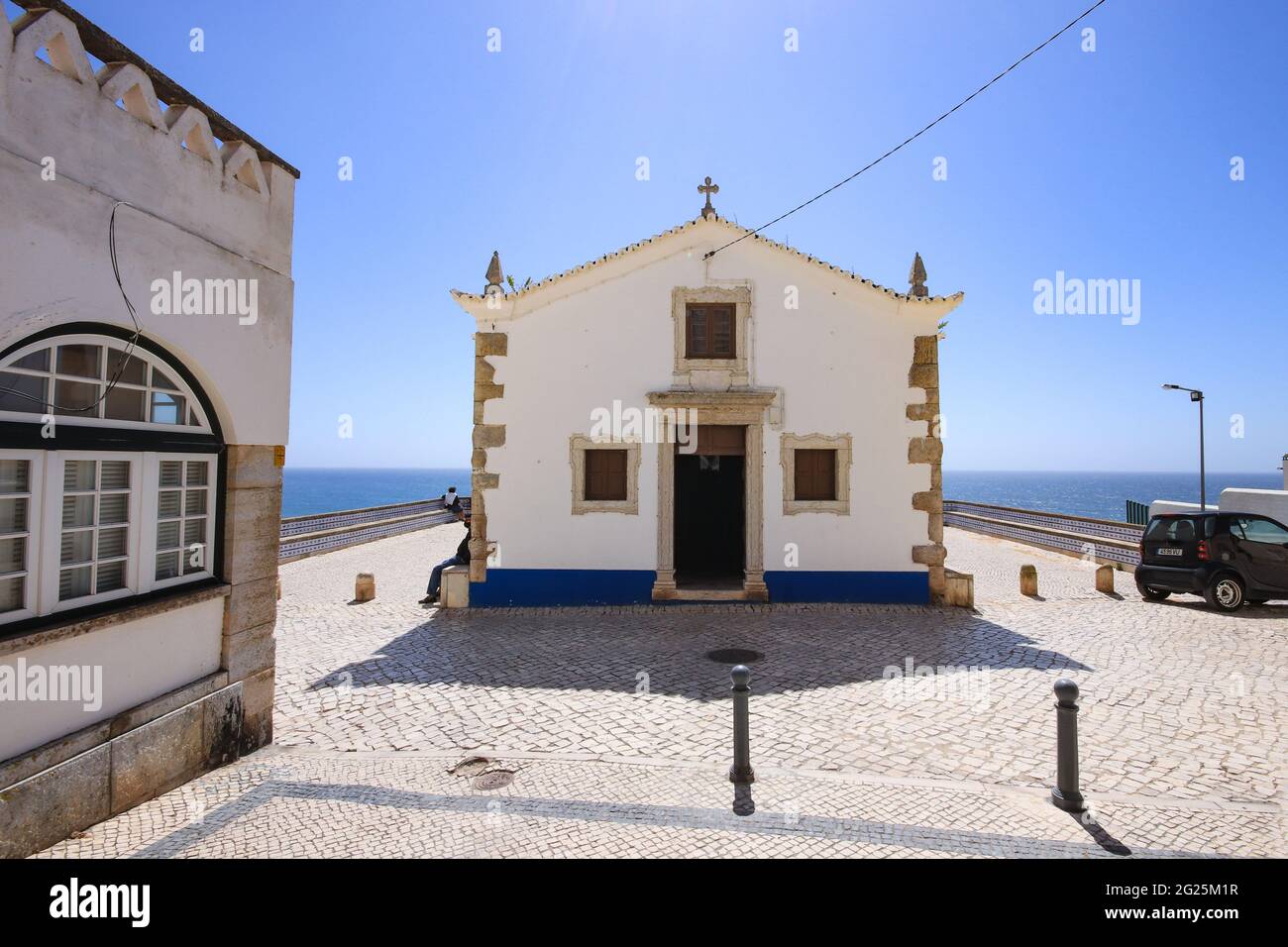 Kleine Kapelle im Dorf Ericeira, Portugal. Stockfoto