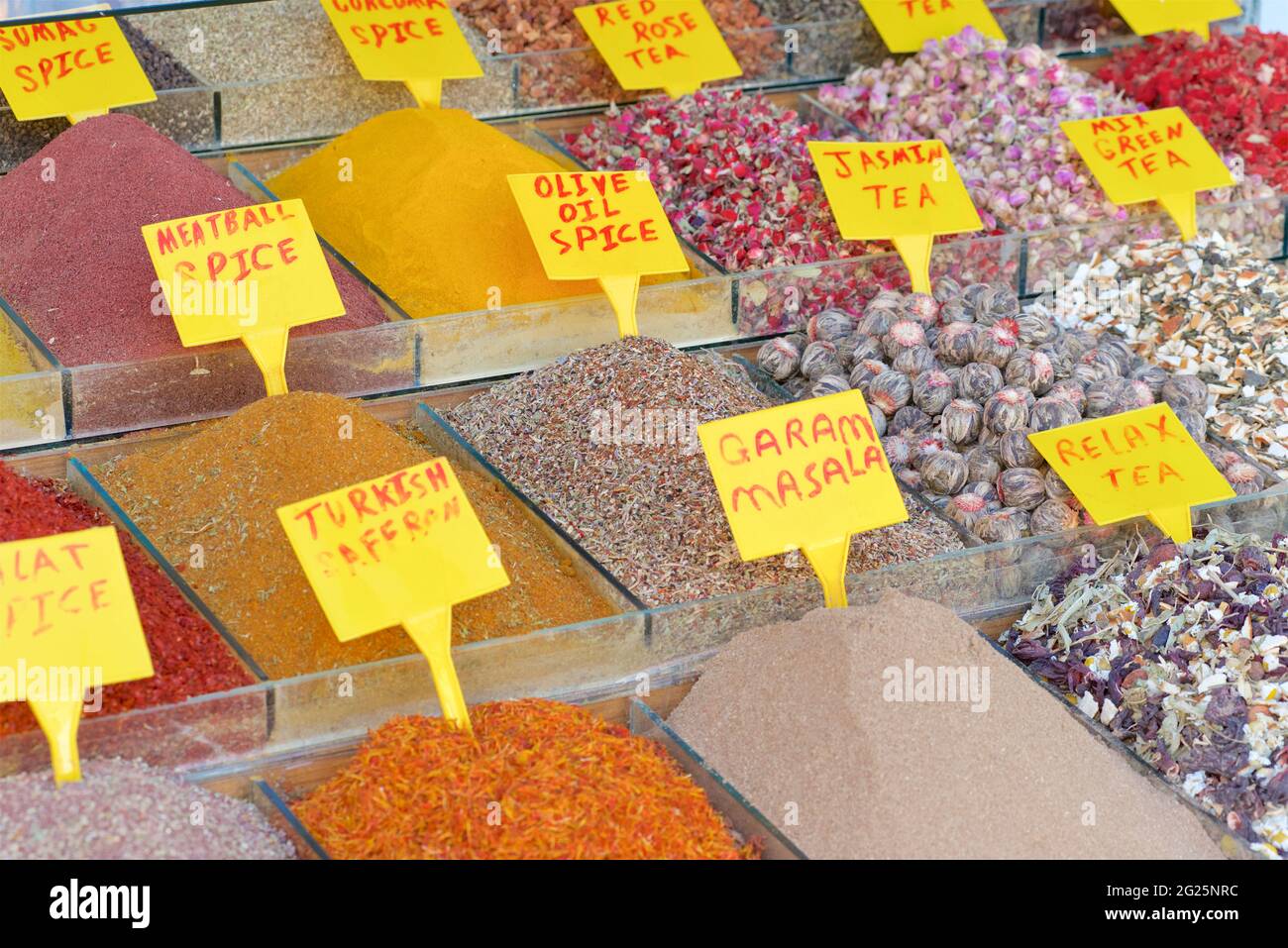 Gewürze zum Verkauf auf dem Markt, Istanbul, Türkei Stockfoto