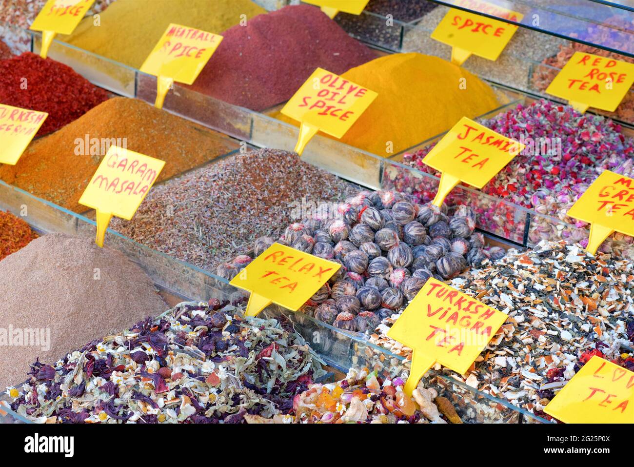 Gewürze zum Verkauf auf dem Markt, Istanbul, Türkei Stockfoto