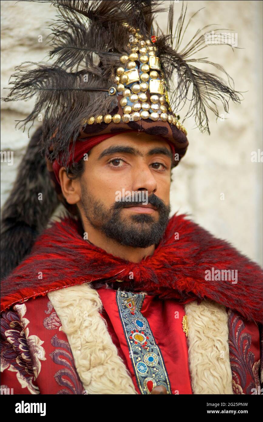 Türkischer Mann mit osmanischem Outfit, Istanbul, Türkei Stockfoto
