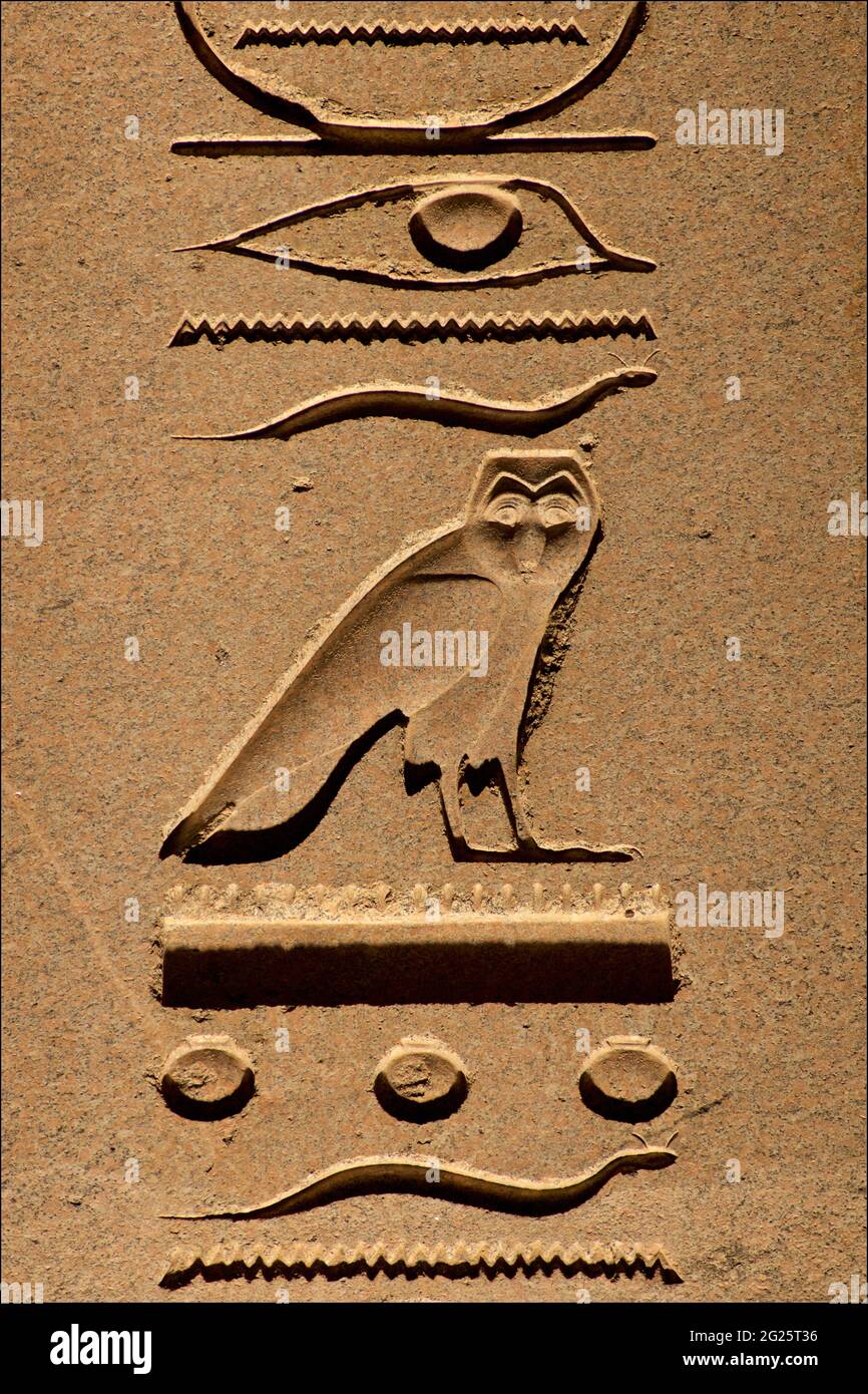 Der Obelisk von Theodosius ist aus rotem Granit aus Assuan geschnitzt