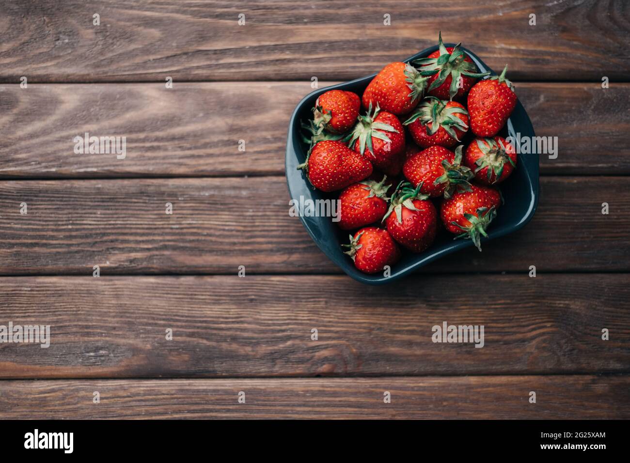 Erdbeere Mehr Stockfotos Und Bilder Kaufen Alamy