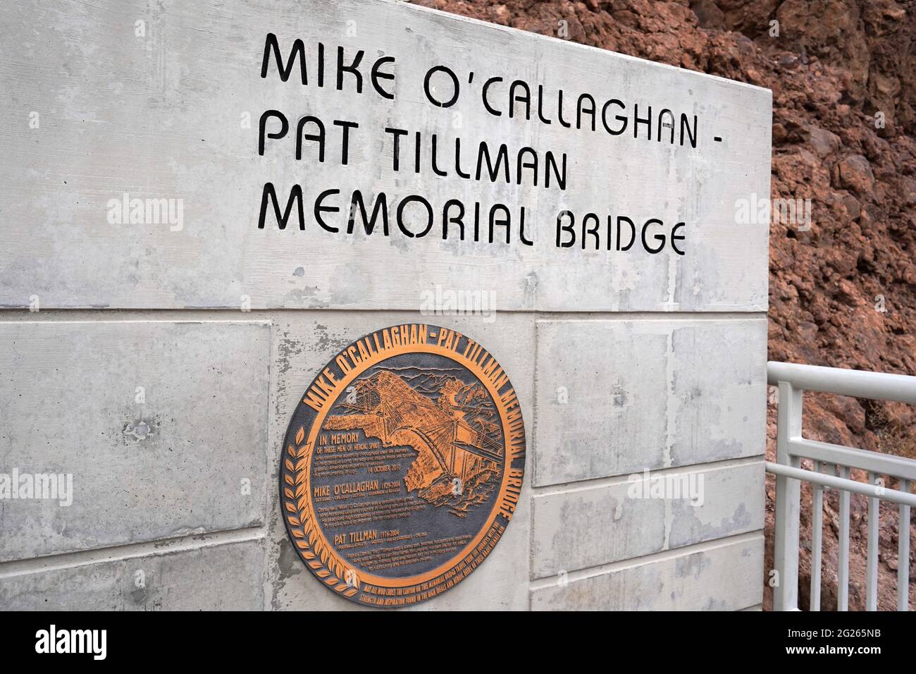 Ein Schild der Mike O'Callaghan–Pat Tillman Memorial Bridge am Hoover Dam, Sonntag, 7. März 2021, in der Nähe von Boulder City, Nev. Stockfoto