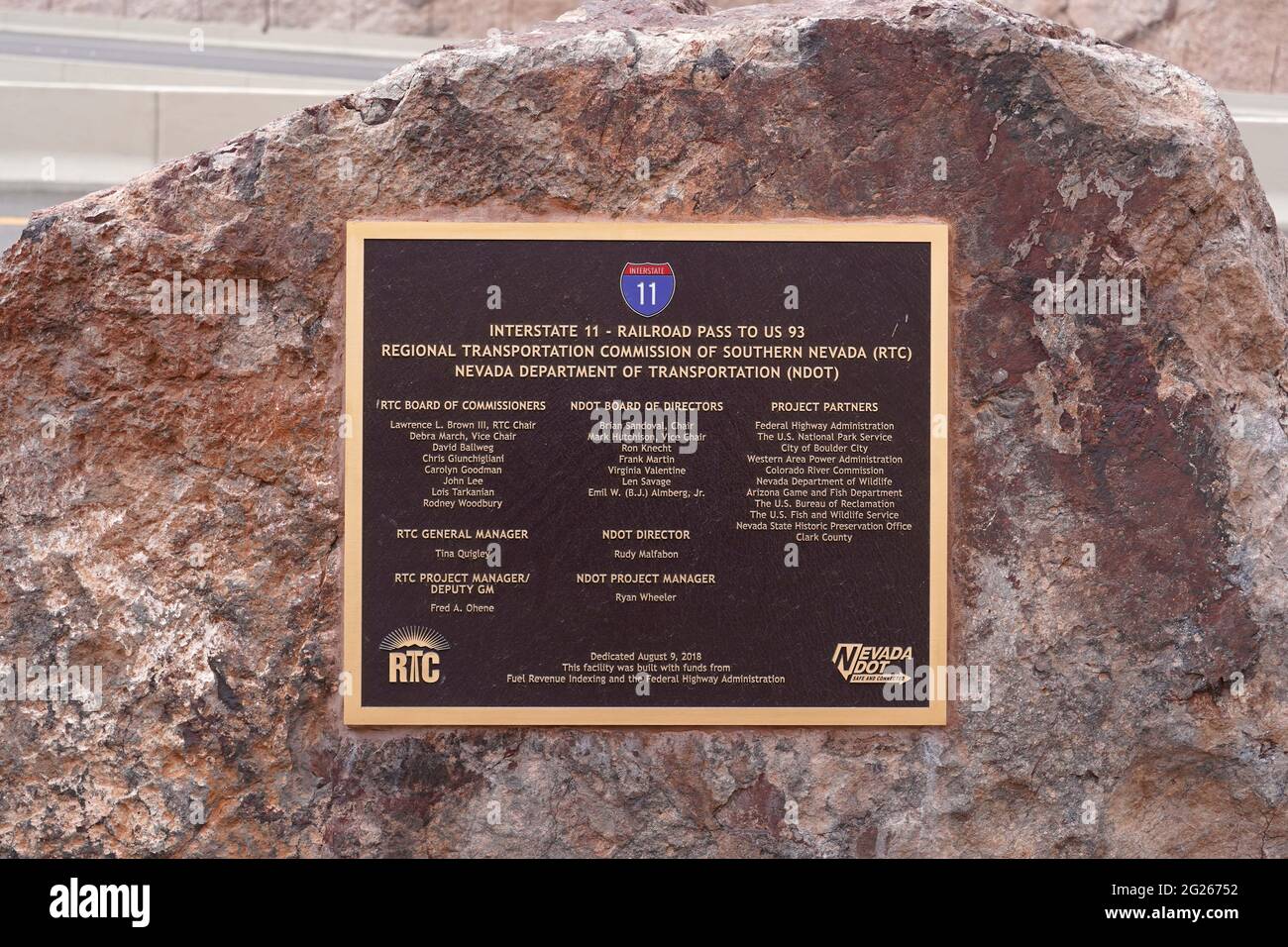 An Interstate 11-US Route 93 Historic Plaque at the Robert Mendenhall Scenic Overlook along Interstate 11, Sunday, March 7, 2021, near Boulder City, Stockfoto