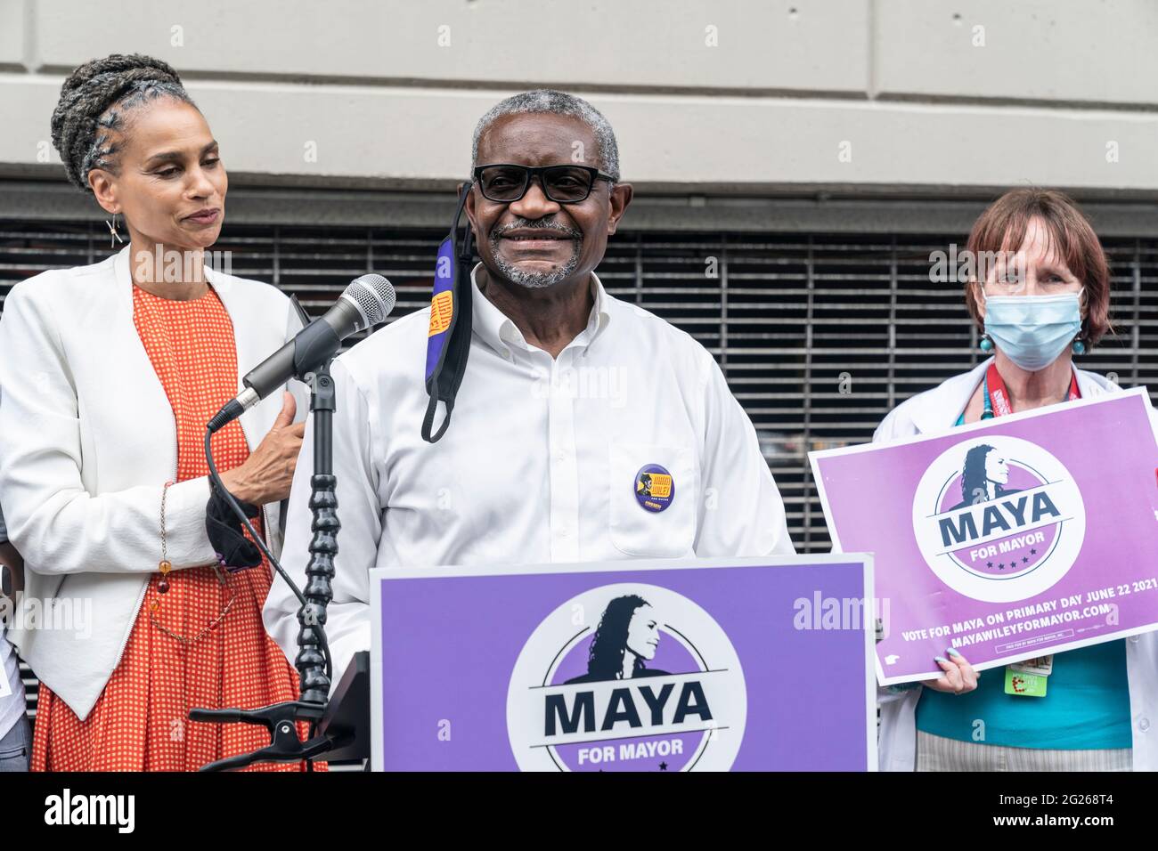 New York, NY - 8. Juni 2021: Patrick Forde spricht bei der Ankündigung des Universal Health Coverage Plans durch die Bürgermeisterin Maya Wiley im Montefiore Medical Center in der Bronx Stockfoto