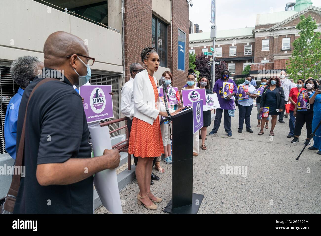 New York, NY - 8. Juni 2021: Die Bürgermeisterin Maya Wiley hält eine Pressekonferenz ab, um den Universal Health Coverage Plan im Montefiore Medical Center in der Bronx bekannt zu geben Stockfoto